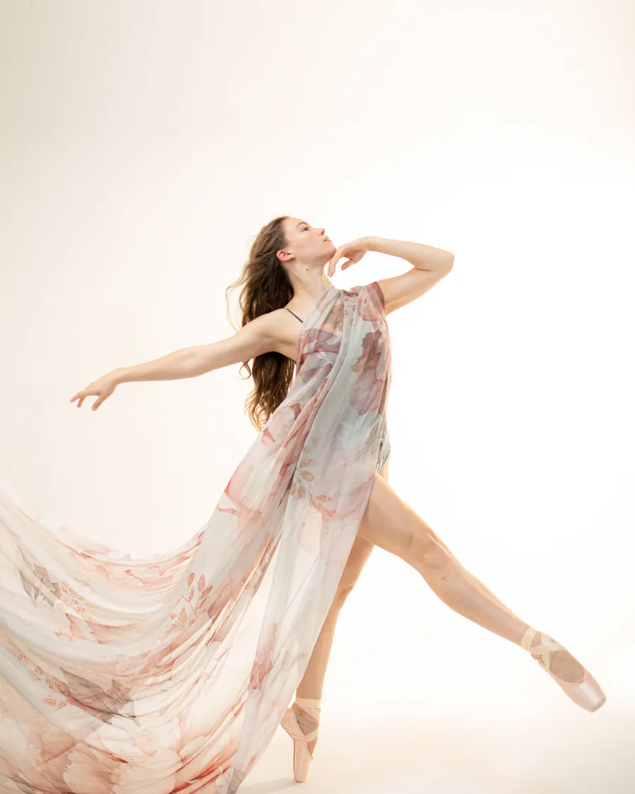 About River Pearl En Pointe